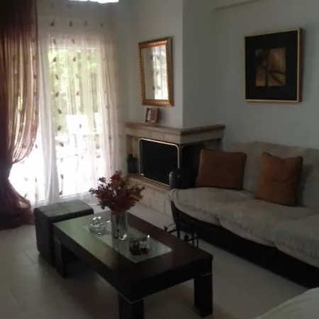 Holiday home οικογενειακη κατοικια με αυλη, καλλιθεα χαλκιδικησ *