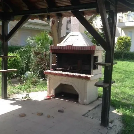 οικογενειακη κατοικια με αυλη, καλλιθεα χαλκιδικησ בית נופש Kallithea (Chalkidiki)